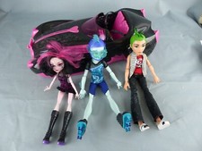 Lot MONSTER HIGH , voiture + 3