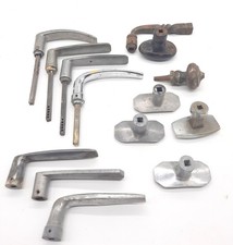 Anciennes poignées de porte  en aluminium et d'autre métal , vintage
