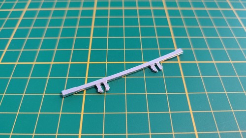 Baguette capot avant miniature