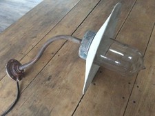 ancienne lampe extérieure de