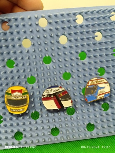 Pin formula one - pin's, casque