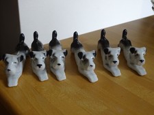 PORCELAINE 6 ANCIENS PORTES COUTEAUX FORME DE CHIEN FOX TERRIER EPOQUE 1950