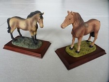 STATUETTE CHEVAL LOT CHEVAUX SUR SOCLE PUR-SANG BRUMBY NORIKER HIPPISME