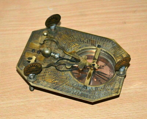 Ancienne boussole nautique