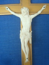 Rare Crucifix Christ Scuplé Ancien XIXe beau travail sur Croix Bois doré