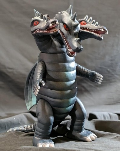 Monstre géant trois têtes - à,