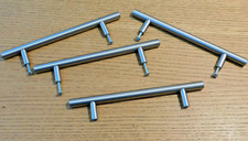 lot 4 POIGNEE MEUBLE de