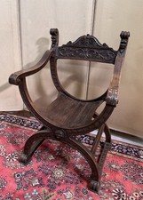 Fauteuil Curule ou Dagobert style Renaissance en noyer