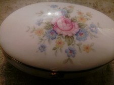 Boite à bijoux Porcelaine Limoges vintage ovale 12cm décor floral liserés dorés