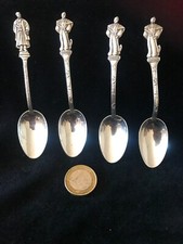 suite de 4 cuillères à moka