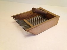 superbe  PEIGNE A MYRTILLES  art populaire Jan26A