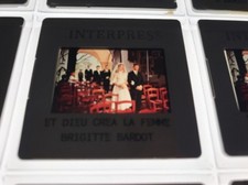 ET DIEU CRÉA LA FEMME  (BRIGITTE BARDOT) - DIAPOSITIVE DE PRESSE