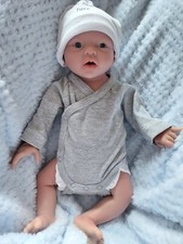 Poupon tout en silicone de