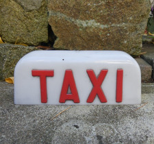 Enseigne de TAXI Vintage en plastique blanc vers 1950 en l'état voir photos 21X6