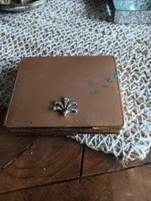 Poudrier ancien (1930/1950)En parti plaquer or avec petites pierres dans fleur