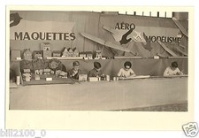 photo ancienne " mains habiles " maquette . aéro modélisme . avion . planeur