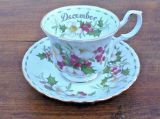 Tasse à thé Royal Albert DECEMBER porcelaine décor houx décembre TBE