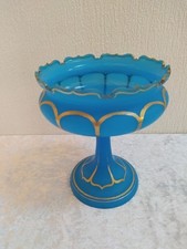 Rare Centre de table en opaline de cristal bleu à filets dorés, XIXème siècle