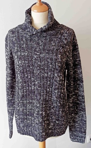 Pull chaud noir - &, –