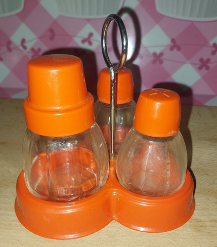 Service condiments orange - service, a
