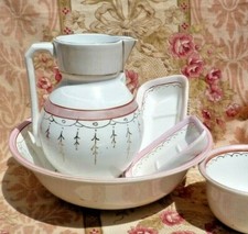 ANCIEN NÉCESSAIRE DE TOILETTE