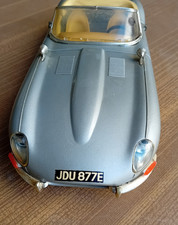 Voiture Miniature Jaguar Type E 1/18 Bburago