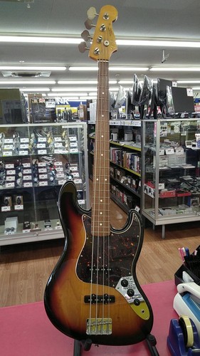 Guitare basse électrique