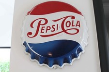 SUPERBE ANCIENNE PLAQUE EMAILLEE PUB PEPSI COLA VITRACIER NEUHAUS AN 50