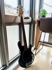 Music Man Stingray // Electric