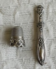 Porte aiguille et dé à coudre en argent massif