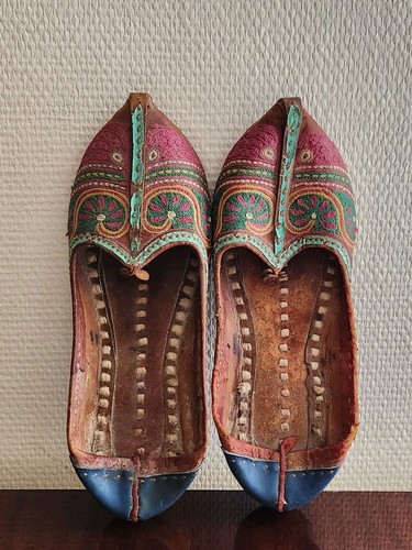 Chaussures indiennes anciennes - chaussures,