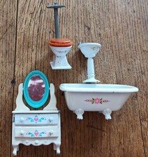 maison de poupées   lot d'éléments divers pour salle de bain
