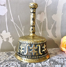 Grosse cloche à main