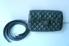 CHANEL Sac banane CC cuir