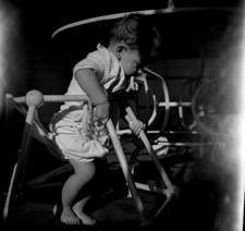 Petit garçon dans un youpala négatif photo ancien + tirage de 1948