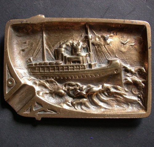 Bateau vapeur cendrier - à,