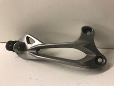 UNE PLATINE PASSAGER ARRIERE DROIT DROITE KAWASAKI 1000 ZX10R 2006