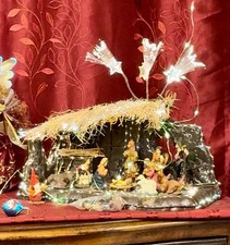 Joli grande crêche lumineuse