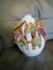 pied de lampe en barpotine à décor de vigne et grape de raisin