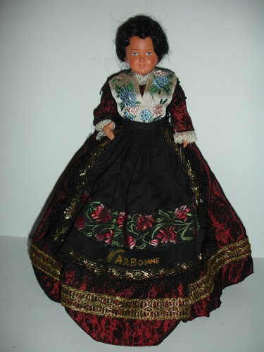 Poupée folklorique - ,