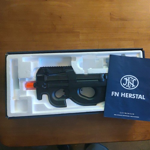 Licensed airsoft p90 aeg - airsoft,