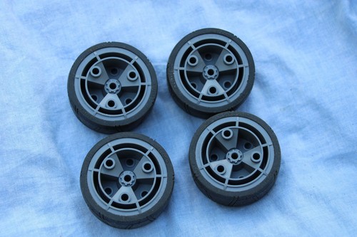 Quatre anciennes roues meccano - quatre,