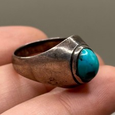 BAGUE ANCIENNE EN ARGENT D'INSPIRATION ROMAINE AVEC PIERRE TORQUISE