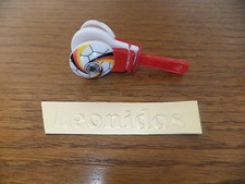 Kinder  surprise  autour du foot   S-64  rouge