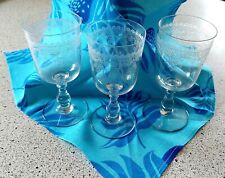 3 VERRES A PIED ANCIENS