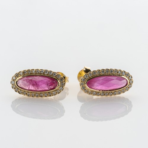585 gold stud earrings with