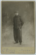 Cabinet militaire circa 1900