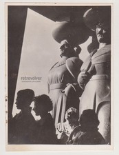 Jeunes femmes dans l'ombre et