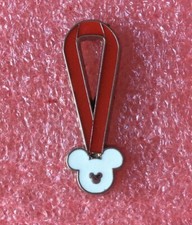 T09 Pins DISNEY Collier Ruban