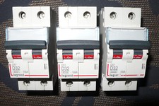 DISJONCTEUR MODULAIRE 2 POLES